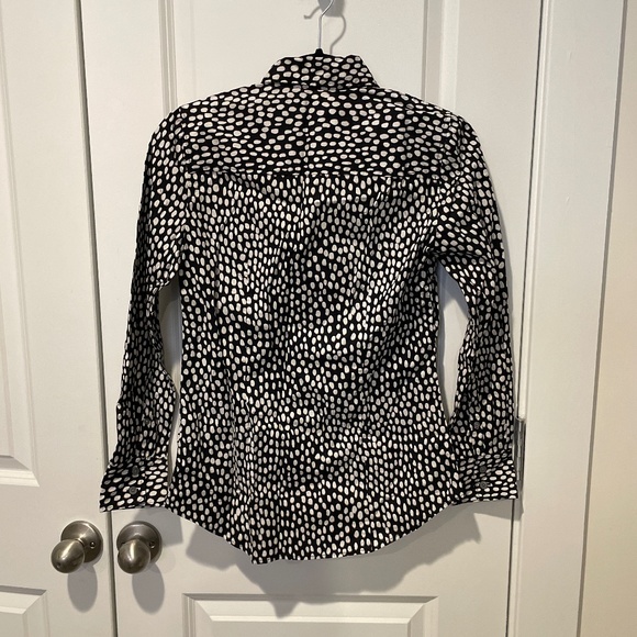 J.Crew button down long sleeve shirt. - Picture 3 of 5